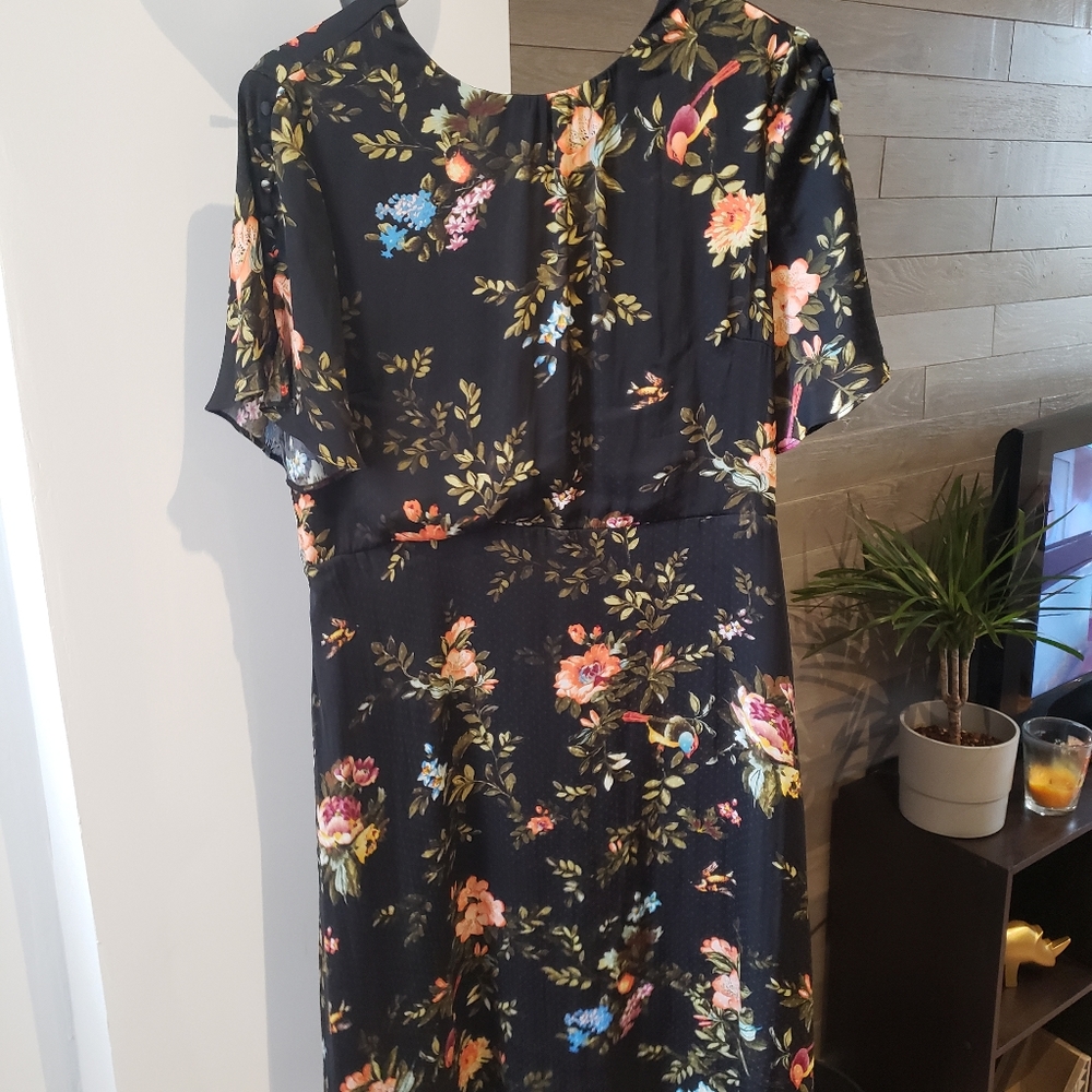 Short-sleeve silky dress
